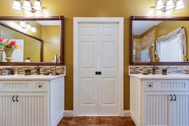 Moen Mirrorscape Blends Traditional and Modern Bathroom Designs